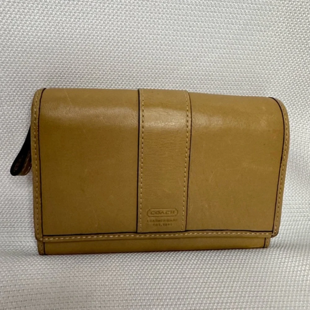 Sold Vintage Coach Wallet Tan Leather Small Snap Unisex Wallet in Tabac Color